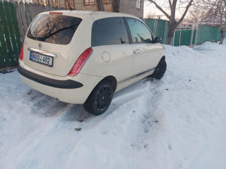 Lancia Ypsilon foto 2