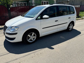 Volkswagen Touran foto 1