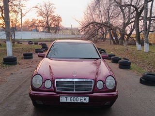 Mercedes E-Class foto 5