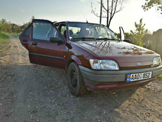 Ford Fiesta foto 1