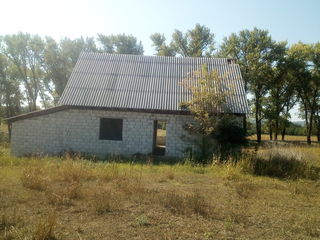 Vând casă ne finisată. foto 5