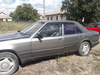 Mercedes Series (W124) foto 2