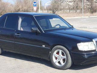 Mercedes Series (W124) foto 2