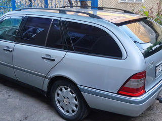 Mercedes C-Class foto 2