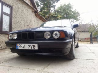 BMW 5 Series foto 1