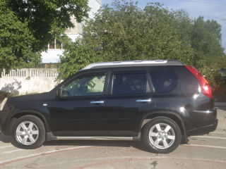 Nissan X-Trail foto 2