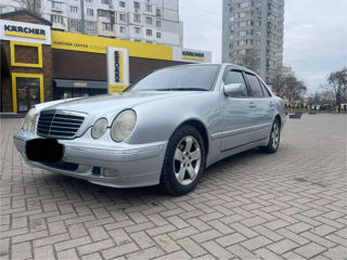 Mercedes E-Class foto 2