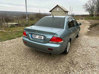 Mitsubishi Lancer foto 2