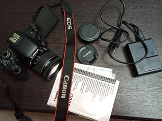 Vând urgent camera foto Canon Eos 800 D Kit cu acte și cutie .