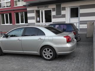 Toyota Avensis foto 2