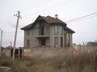 Casa 3 etaje-Cricova,6ari,365 m2 la intrare in Cricova! foto 4