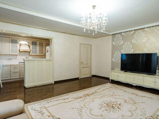 Apartament cu 2 camere, 75 m², Centru, Chișinău foto 2