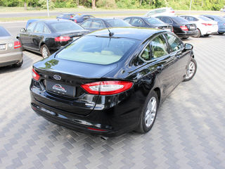 Ford Fusion foto 2