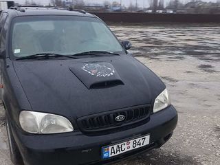 KIA Carnival foto 1