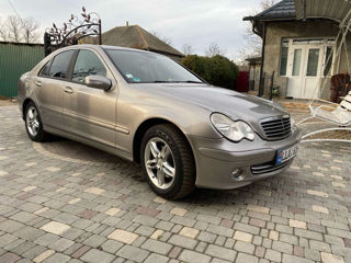 Mercedes C-Class foto 2