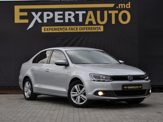 Volkswagen Jetta foto 1