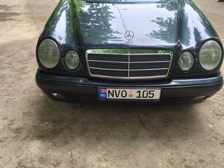 Mercedes E-Class foto 5