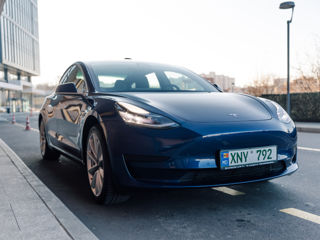 Tesla Model 3 foto 2