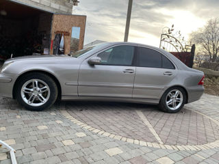 Mercedes C-Class foto 3