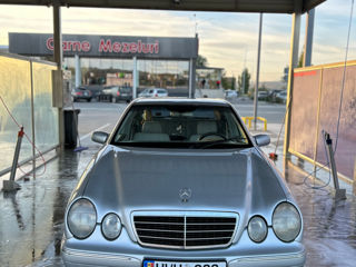 Mercedes E-Class foto 2