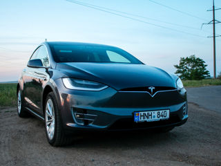 Tesla Model X foto 2