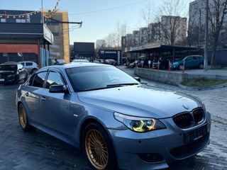 BMW 5 Series foto 4