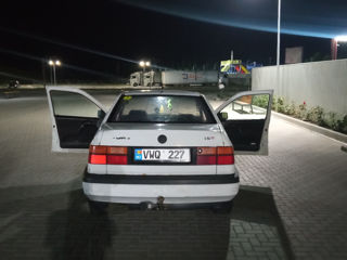 Volkswagen Vento foto 4