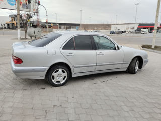 Mercedes E-Class фото 8