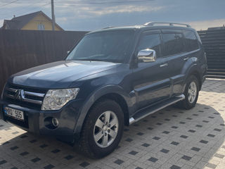 Mitsubishi Pajero foto 2