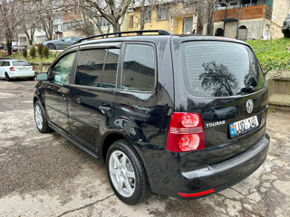 Volkswagen Touran foto 4