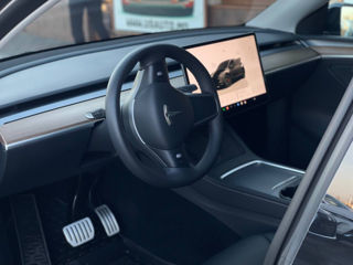 Tesla Model Y foto 8