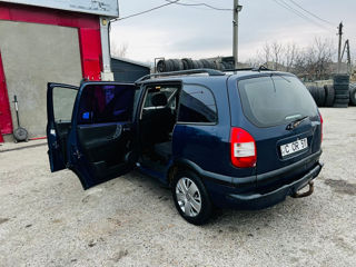 Opel Zafira foto 2