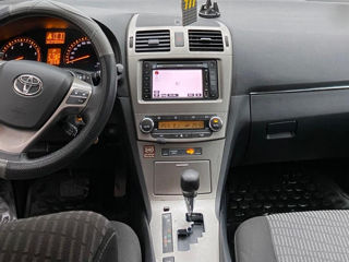 Toyota Avensis foto 2