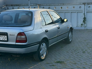 Nissan Sunny foto 5