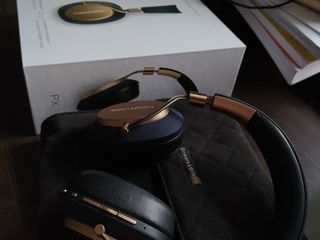 Наушники Bowers & Wilkins PX Active Noise Cancelling Wireless Headphones (Soft Gold) foto 3