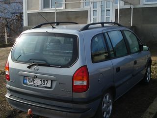 Opel Zafira foto 1