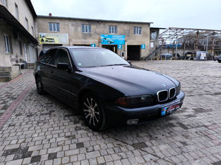 BMW 5 Series foto 3