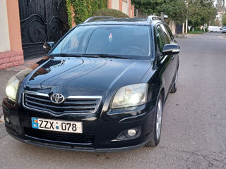 Toyota Avensis foto 2