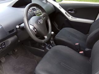 Toyota Yaris foto 4