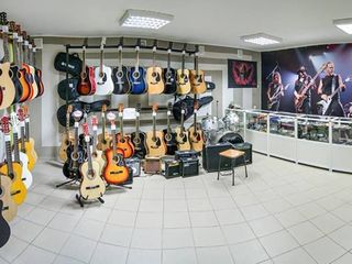 Lucram fara zi de odihna !!! Salonul de instrumente muzicale Nirvana ! foto 1
