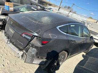 Tesla Model 3 foto 4