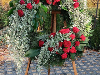Похоронные венки, корзины, букеты/Coroane funerare din flori naturale foto 1