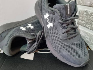 фирменные кроссовки Under Armour 36,5 foto 1