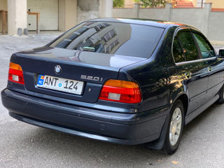 BMW 5 Series foto 3