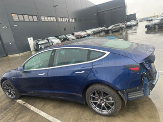 Tesla Model 3 foto 4