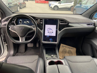 Tesla Model X foto 16