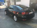 Volkswagen Jetta foto 2