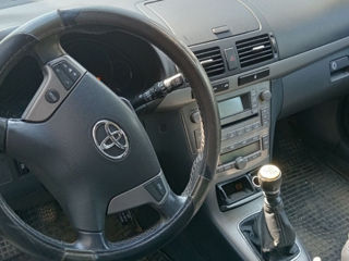 Toyota Avensis foto 6