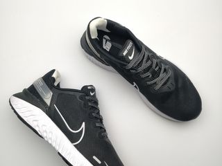Nike react black white foto 1