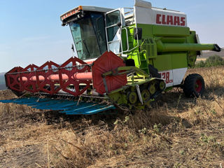 Vând combină Claas Commandor 228 foto 2